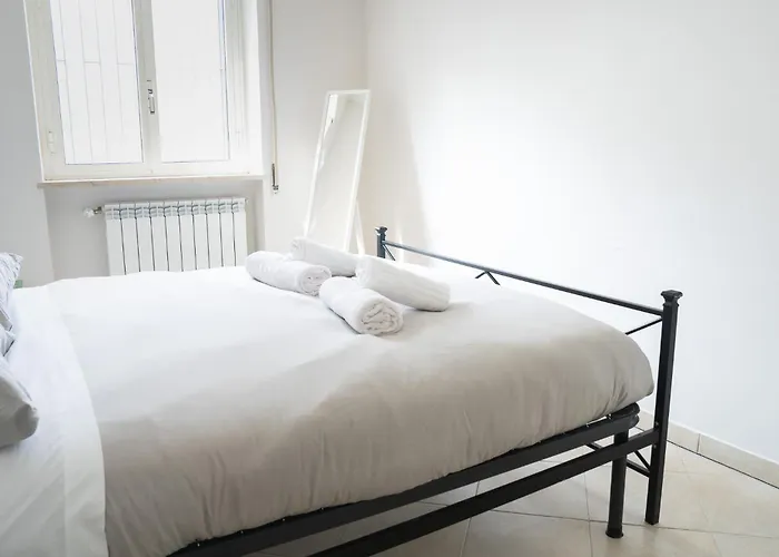 דירה Vatican 4 Bedroom With Private Parking רומא