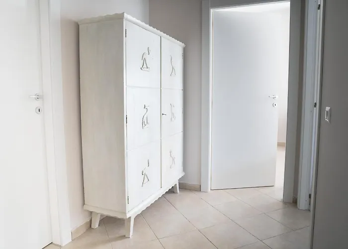 Vatican 4 Bedroom With Private Parking *