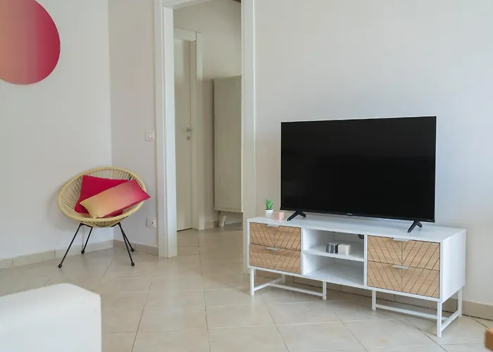 Vatican 4 Bedroom With Private Parking דירה *