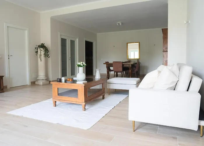 Vatican 4 Bedroom With Private Parking דירה *